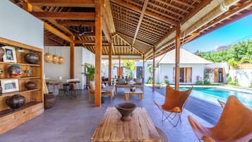 Villa Deluxe - 5 sovrum - privat pool - utsikt mot poolen | Vardagsrum | Tv