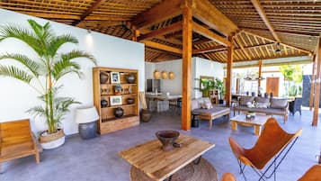Deluxe Villa, 5 Bedrooms, Private Pool, Pool View | Living area
