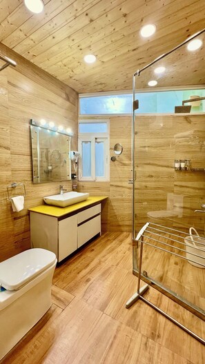 Premium Suite, 1 King Bed, Private Bathroom, Mountain View | Bathroom | Shower, rainfall showerhead, free toiletries, hair dryer - Clarence Cottage (Dehradun)
