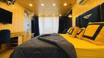 Habitación Premium, 1 cama de matrimonio grande, baño privado, vistas a la montaña | 1 dormitorio, ropa de cama de alta calidad, edredones de plumas