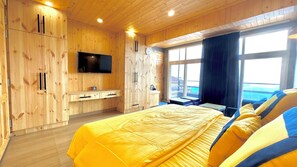 Premium Room, 1 King Bed, Private Bathroom, Mountain View | 1 bedroom, premium bedding, down duvets, memory-foam beds - Clarence Cottage (Dehradun)