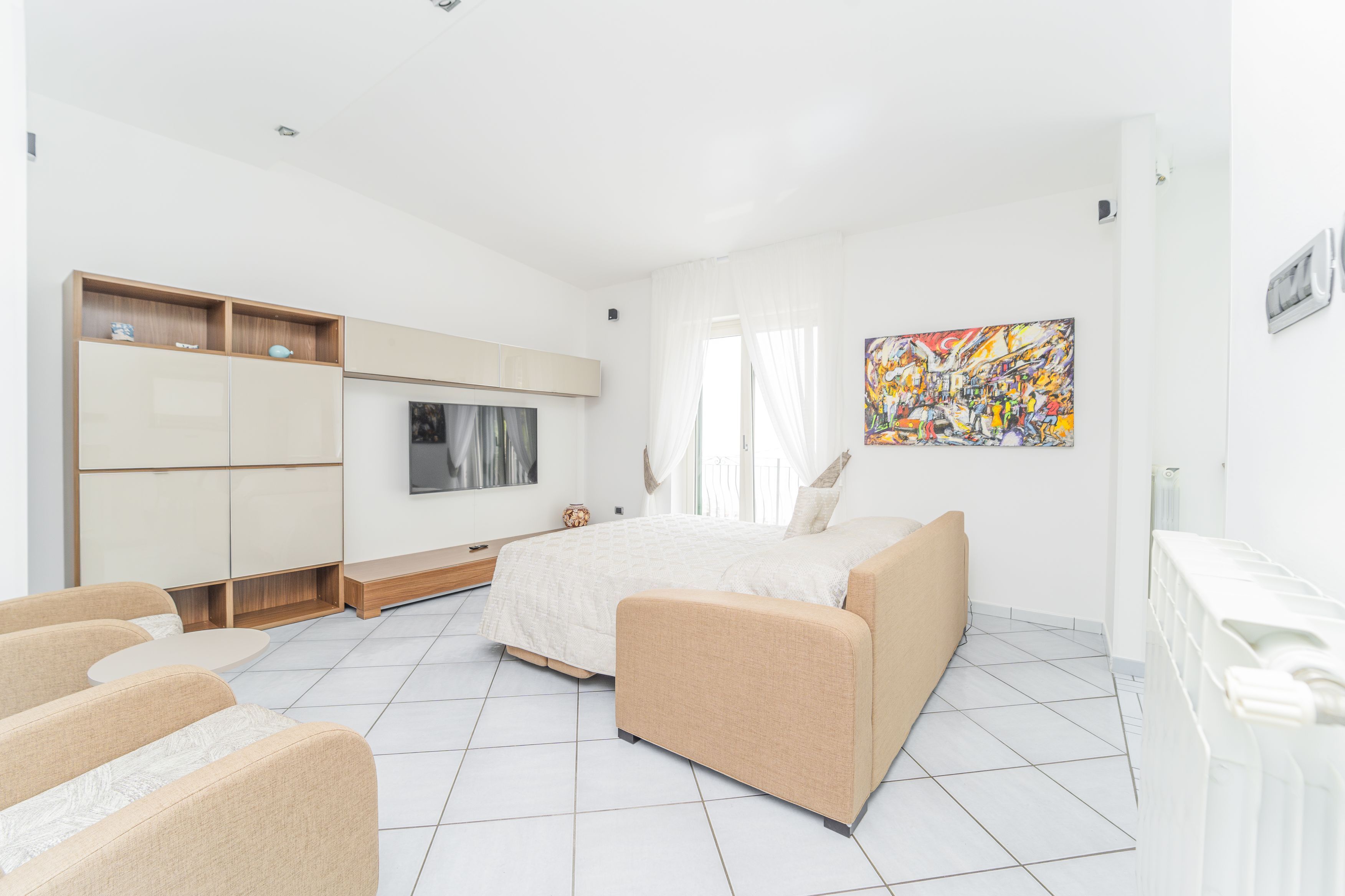 2 habitaciones, escritorio, tabla de planchar con plancha y wifi 