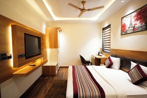 Deluxe Rooms | Premium bedding, down comforters, memory foam beds, desk - Masaga by Qcent (Gurugram)