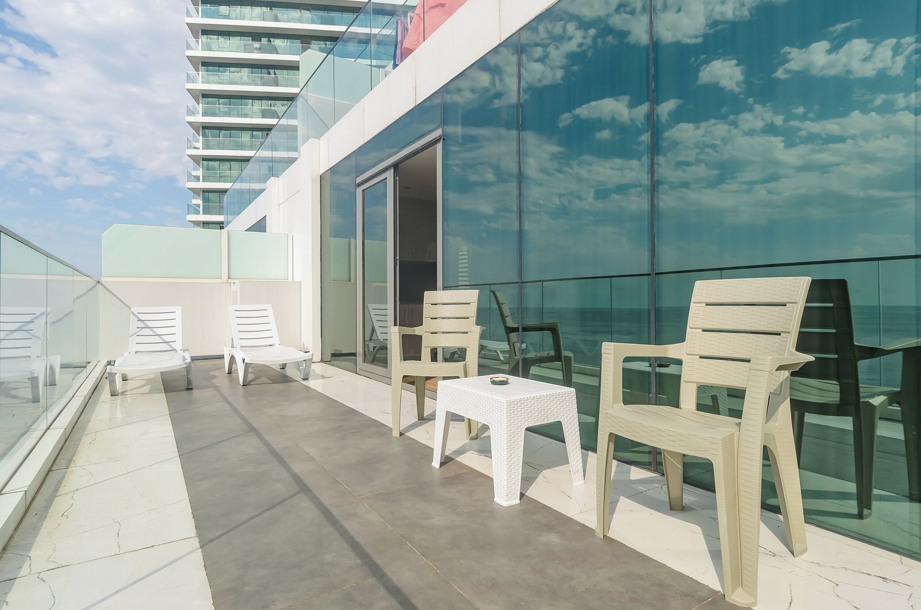 Deluxe Studio, 1 Queen Bed, Sea View | Balcony