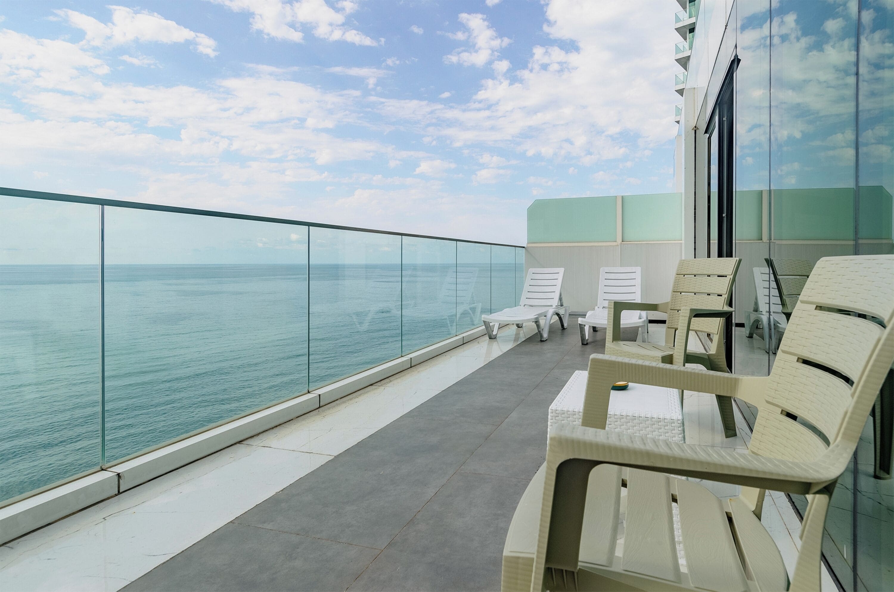 Deluxe Studio, 1 Queen Bed, Sea View | Balcony