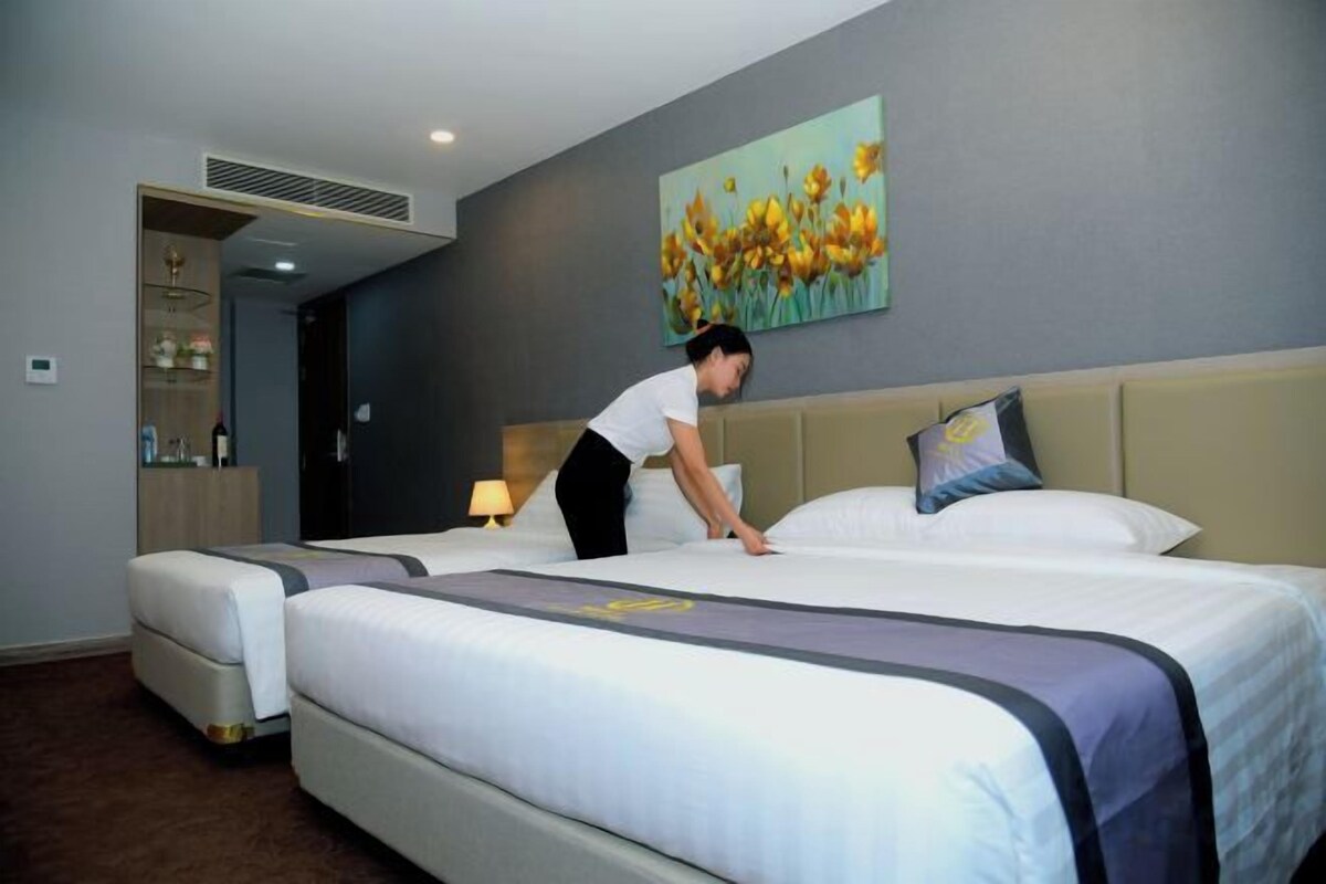 Premium bedding, minibar, in-room safe, desk