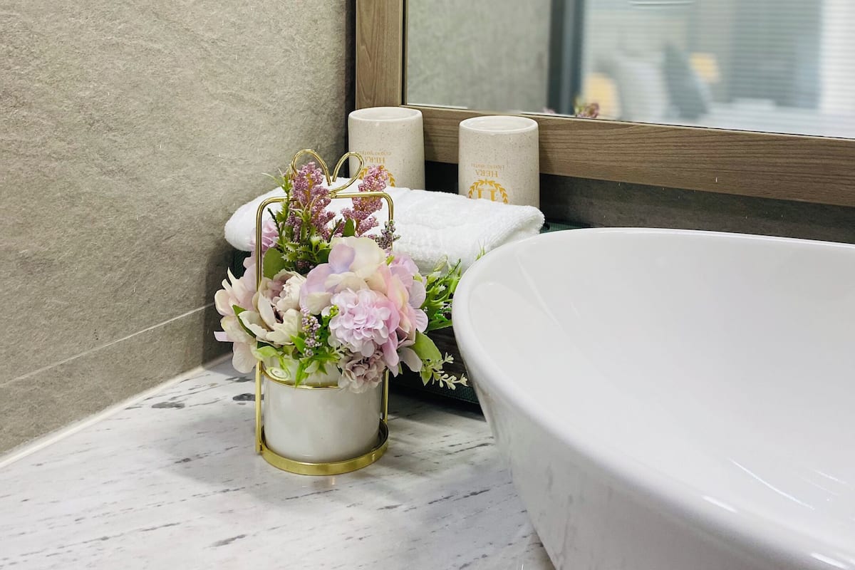 combined shower/bathtub, rainfall showerhead, designer toiletries