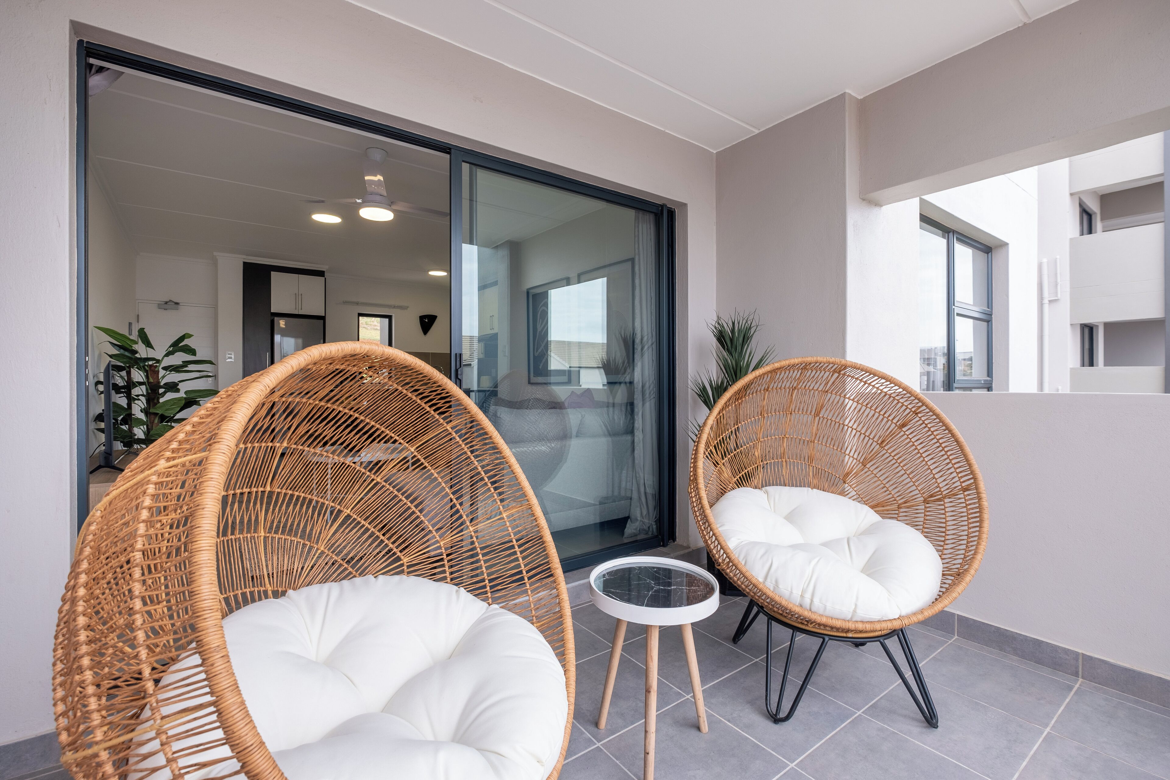 Grand Apartment | Balcony