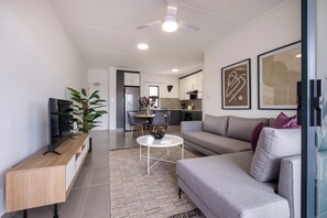 頂級公寓 | 客廳 | 平面電視、Netflix、串流服務