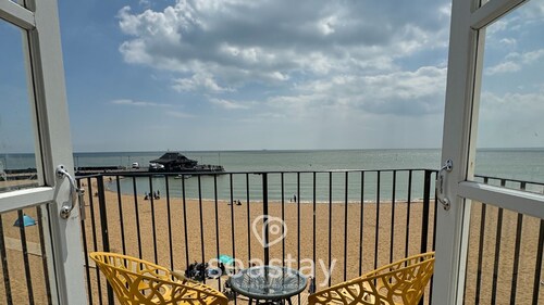 This apartment is a 1 bedroom(s), 1 bathrooms, located in Broadstairs, England.