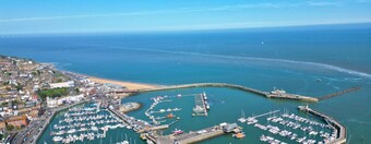 This apartment is a 1 bedroom(s), 1 bathrooms, located in Broadstairs, England.