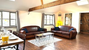 Smart TV, DVD player - The Old Boat House Broadstairs is a unique and captivating Upside Down House located Broadstairs (Broadstairs CT10 1EP)
