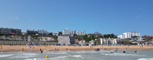 The Old Boat House Broadstairs is a unique and captivating Upside Down House located Broadstairs