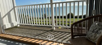 Stunning newly refurbished apartment, 2 bedrooms, 2 bathrooms, parking and amazing view