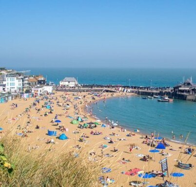 Ocean Lookout in Ramsgate is a striking beachfront three-bedroom apartment offering panoramic sea views across the English Channel. Stylishly refurbished, the spacious property is just steps from Ramsgate Main Sands and The Royal Harbour