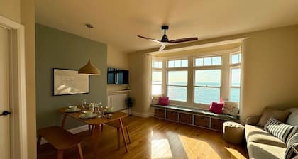 This apartment is a 2 bedroom(s), 1 bathrooms, located in Margate, England.