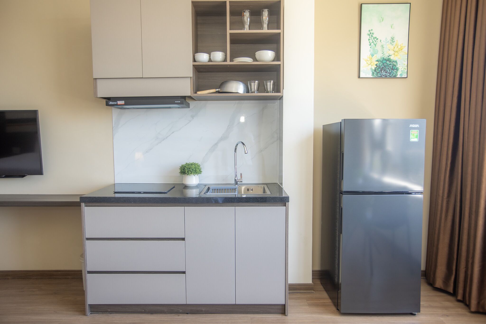 Estúdio família, vista para o rio | Cozinha privada | Geladeira grande, cooktop