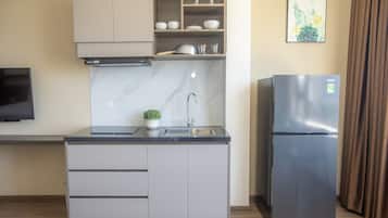 Estúdio família, vista para o rio | Cozinha privada | Geladeira grande, cooktop