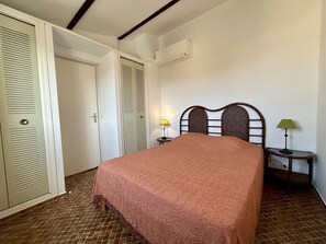 3 bedrooms - Bright 3-Room Mezzanine Apt with Terrace, Parking - 400m from Roquille Beach (Cap d'Agde)