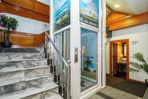 Lift - Patong Social Hotel & Restaurant (Patong)