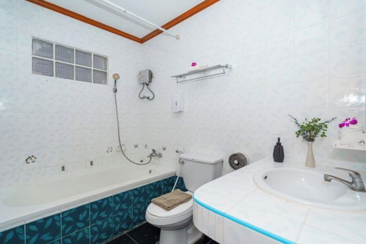 A bathroom with a bathtub, toilet, and sink.