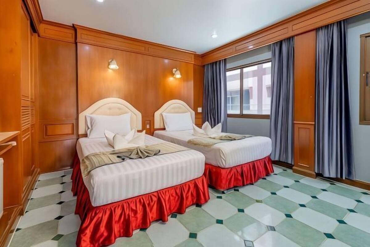 Desk, WiFi (free), bed sheets