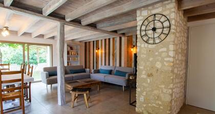 Perfektes Ferienhaus in ruhiger Lage mit Pool und privatem Teich, nahe Périgueux