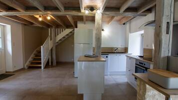 Réfrigérateur, micro-ondes, four, lave-vaisselle