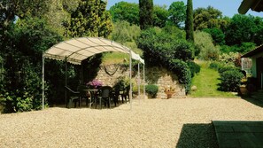 Outdoor dining - Fichi Appartment (Firenze)