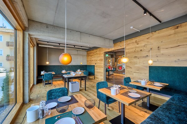 Daily buffet breakfast (EUR 16.5 per person)