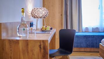 Superior-Doppelzimmer | Zimmersafe, individuell eingerichtet, Schreibtisch