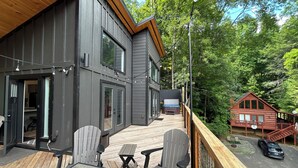 A modern cabin with a deck, outdoor seating, and a hot tub. - "The Ridgeline" Modern Dog-Friendly Cabin Near PF & Gatlinburg (Sevierville)
