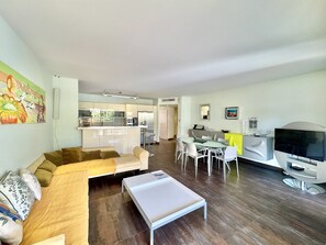 TV - PAU343 (Cannes)