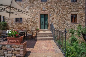 Outdoor dining - PYRUS - First floor apartment 75 m2 (Montaione)