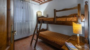 4 室のベッドルーム、アイロン / アイロン台、WiFi、ベッドシーツ