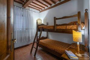 4 chambres, fer et planche à repasser, Wi-Fi, draps fournis