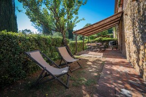 Outdoor dining - ARMENIACA - Two-storey apartment measuring 120 m2 (Montaione)