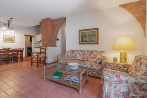 TV, fireplace - ARMENIACA - Two-storey apartment measuring 120 m2 (Montaione)
