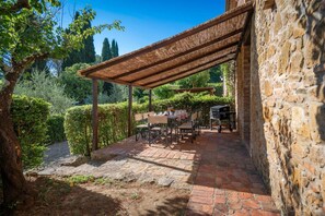 Outdoor dining - ARMENIACA - Two-storey apartment measuring 120 m2 (Montaione)