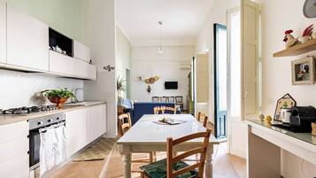 Kühlschrank, Ofen, Herdplatte, Geschirrspüler