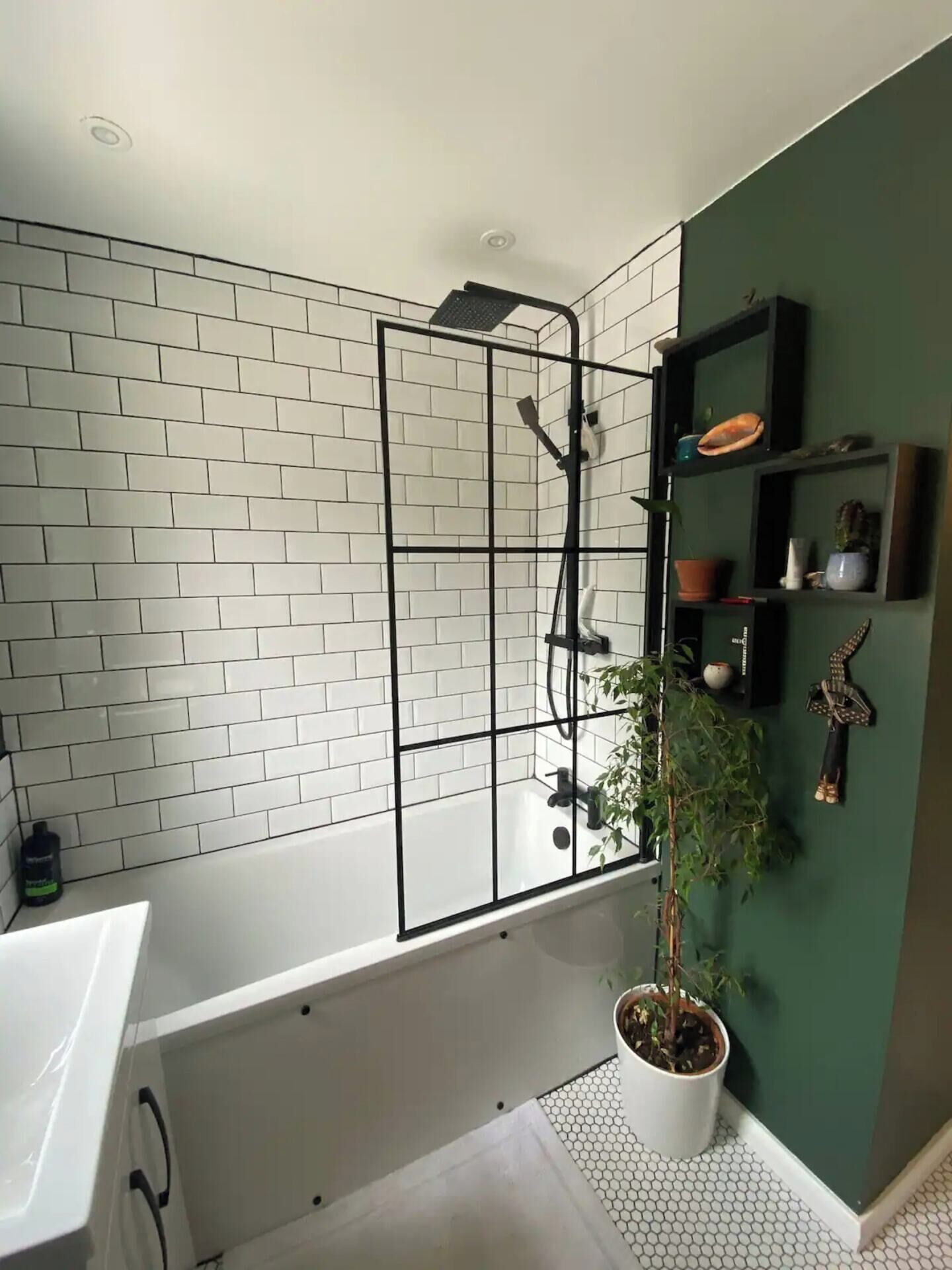 Casa básica, varias camas | Baño | Toallas, jabón, champú y papel higiénico