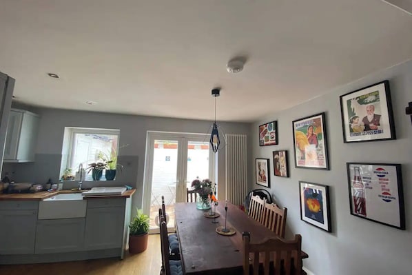Basic House, Multiple Beds | Dining