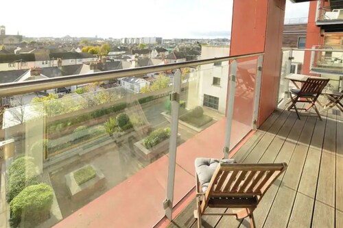 Bright 2BD Flat With Private Balcony - Dublin
