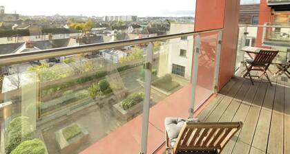 Bright 2BD Flat With Private Balcony - Dublin