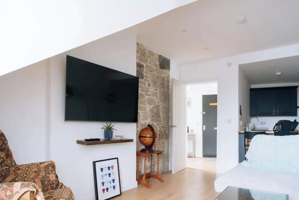 Leilighet – basic, 2 dobbeltsenger | Oppholdsområde | TV