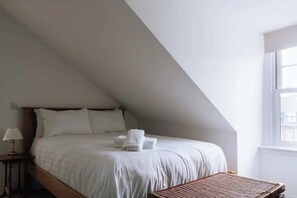 Basic Apartment, 2 Double Beds | 2 bedrooms, bed sheets - Central & Modern 2BD Flat - Edinburgh (Edinburgh)