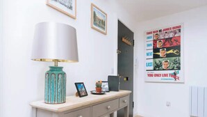 Interior - Central & Modern 2BD Flat - Edinburgh (Edinburgh)