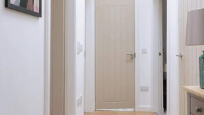 Interior - Central & Modern 2BD Flat - Edinburgh (Edinburgh)