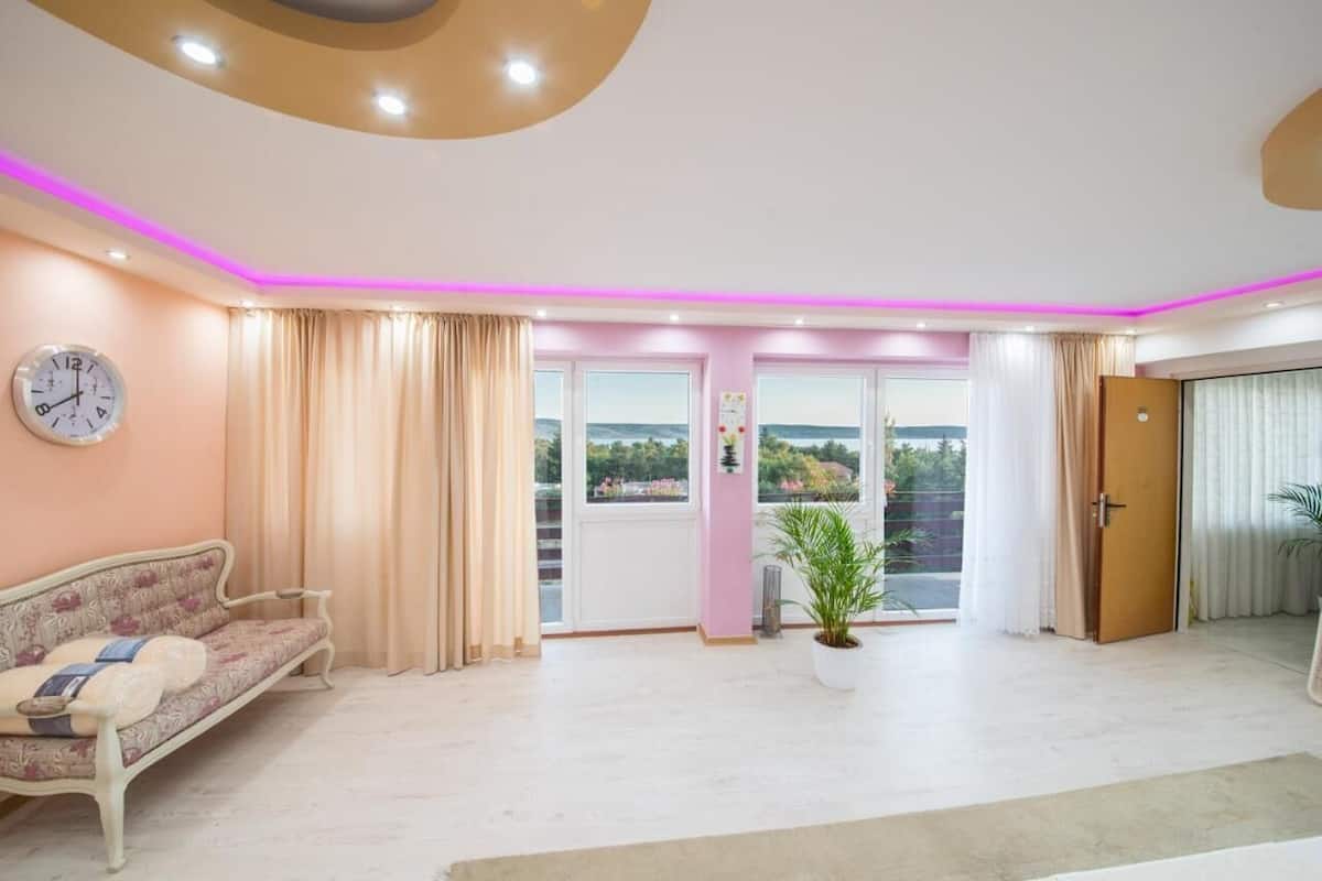 Apartamento real | Área de estar | TV LED