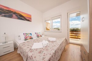 Desk, laptop workspace, free WiFi, bed sheets